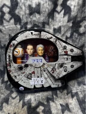 PEZ Star Wars Millennium Falcon Gift Tin Set BB-8 Rey Han Solo Chewbacca Sealed